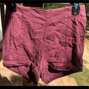 SUPER WRINKLY-but very cute maroon shorts stretchy